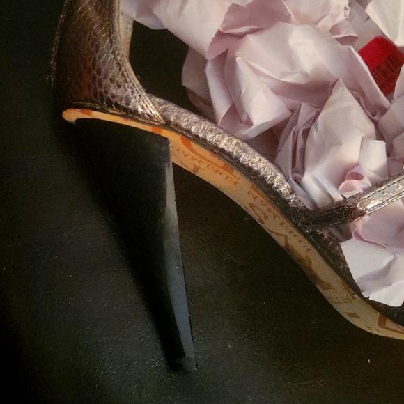 Women's size 7.5M gladiator style Sam Edelman sandal metal and silver in color. - Picture 4 of 5